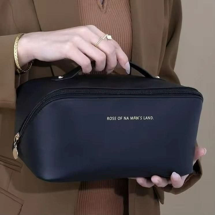 Large Capacity Travel Cosmetic Bag | Black